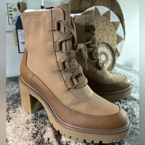 Universal Thread tie-up heeled combat winter boots size 9.5, Brand new - Picture 2 of 7